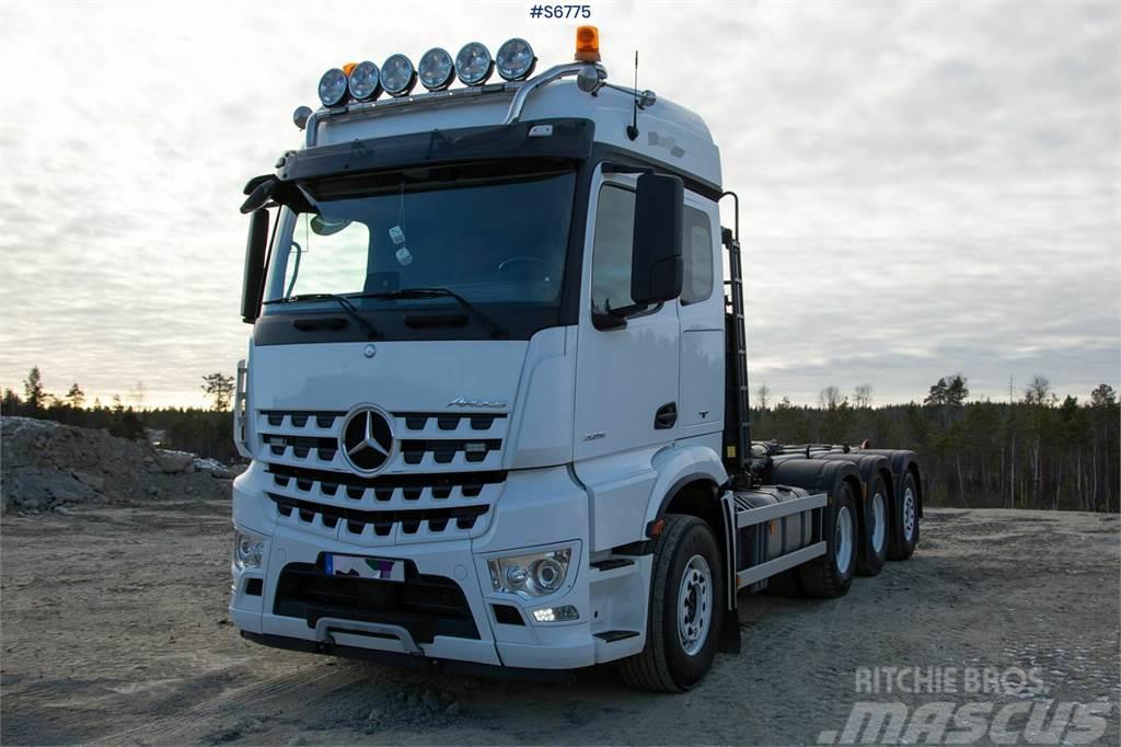 Mercedes-Benz AROCS 3251 8X4 Tridem Hook Truck Hákový nosič kontejnerů