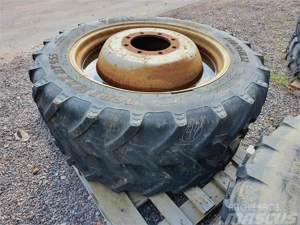 BKT 270/95R32 x2 Tyres, wheels and rims