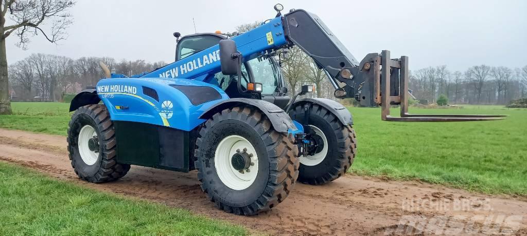 New Holland LM 735 Telescopic handlers