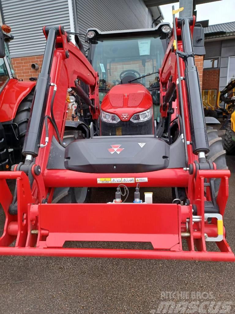 Massey Ferguson 5711 M Dyna4 Tractors