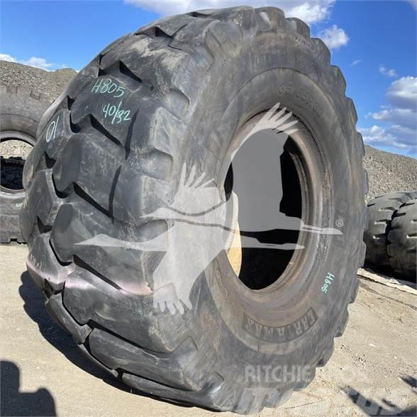 BKT 35/65R33 Tyres, wheels and rims