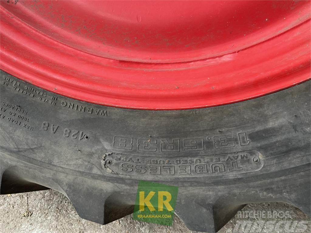 Goodyear 13.6R38 128A8 op Fendt velg Tyres, wheels and rims