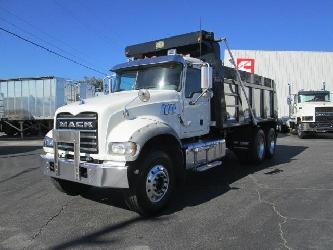 Mack GR64F