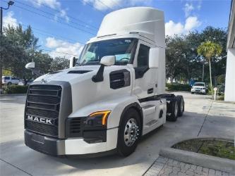 Mack PR64T