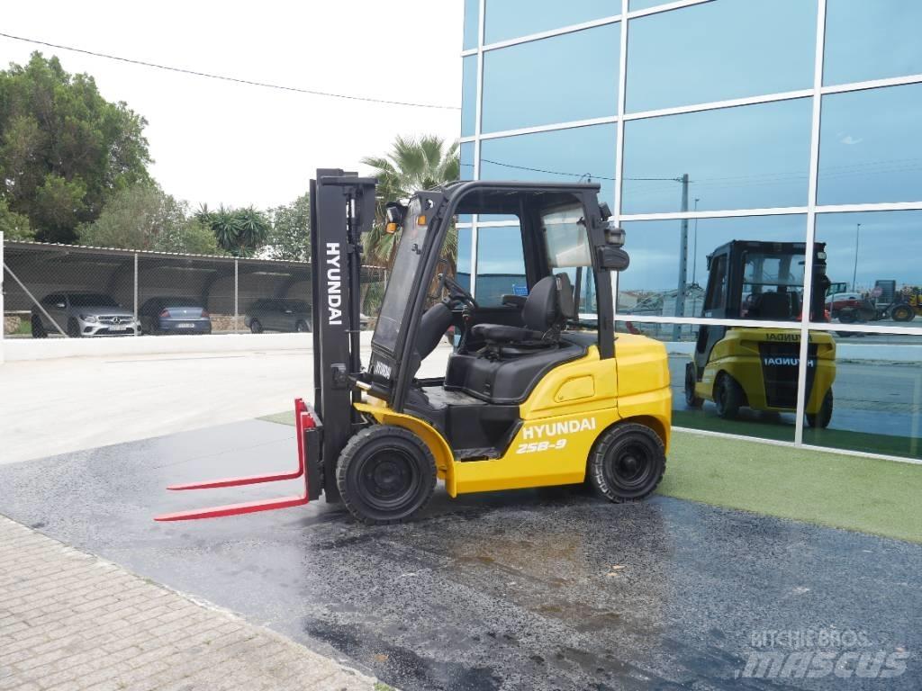 Hyundai 25 D-9 Dieselové vozíky