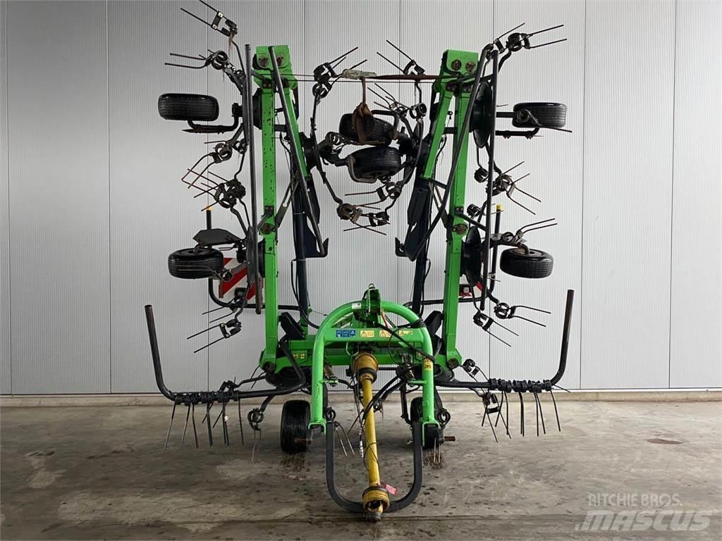 Deutz-Fahr 6917 Obraceče a shrabovače sena