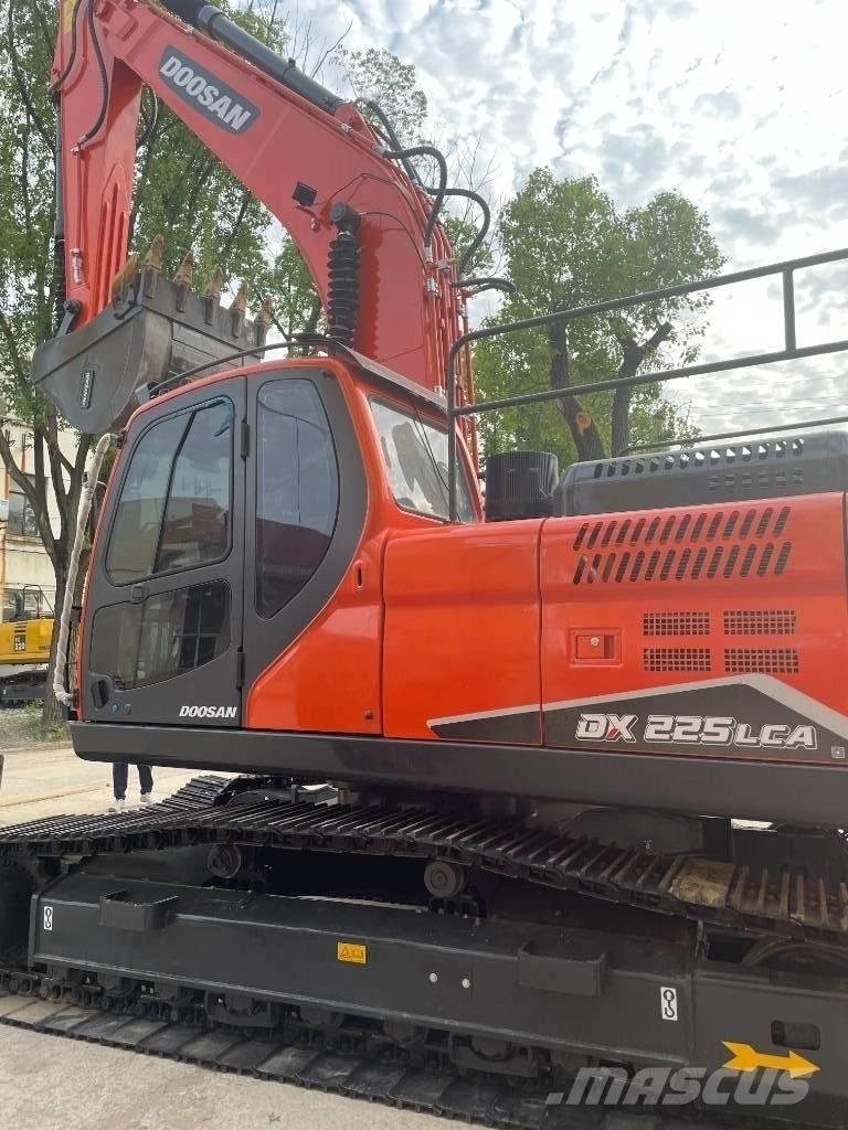 Doosan DX 225 Midi rýpadla 7t - 12t