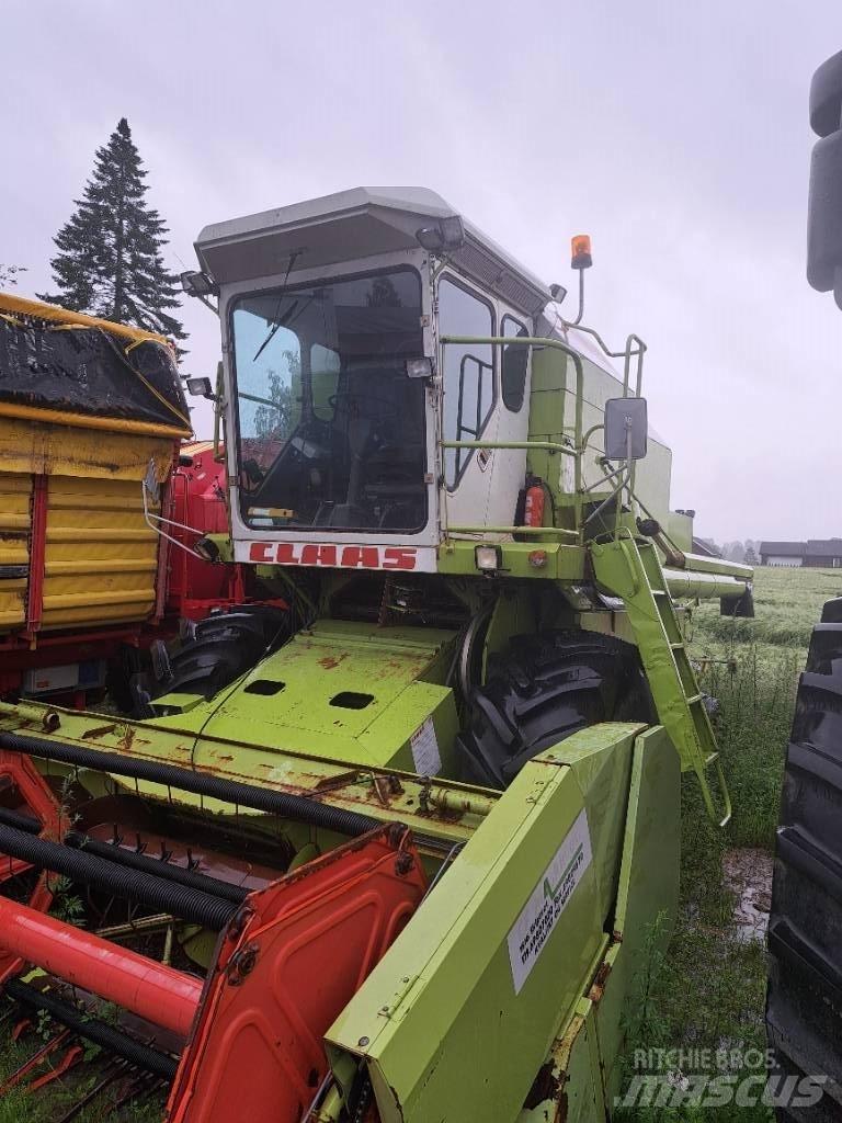 CLAAS Dominator 68 Sklízecí mlátičky