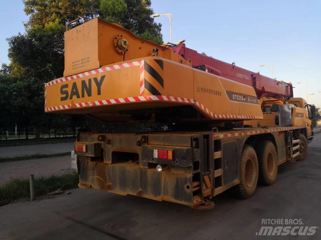 Sany STC 250 H Univerzální terénní jeřáby