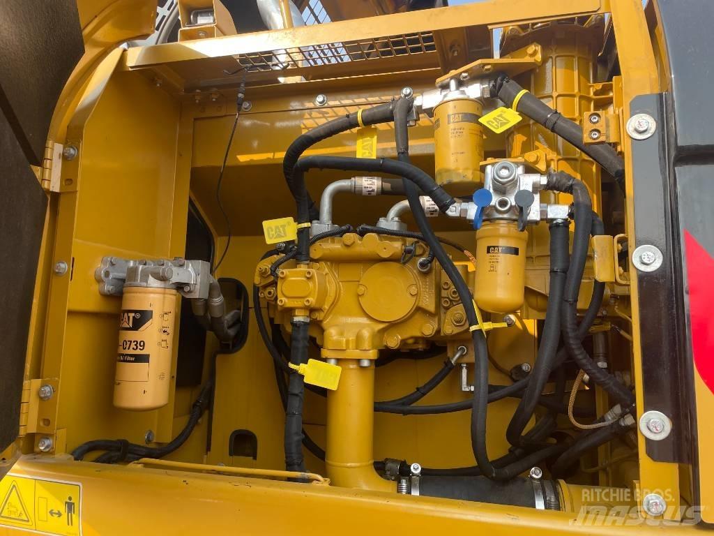 CAT 329 D Pásová rýpadla