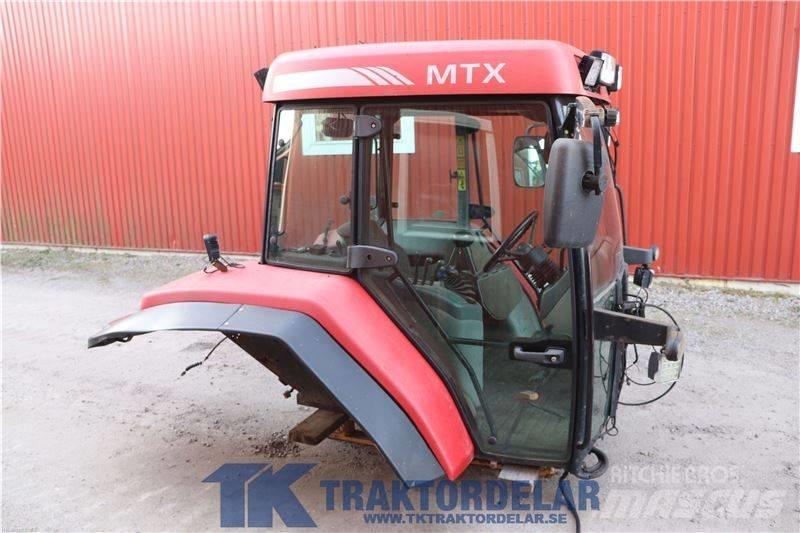McCormick MTX 185 Kabiny a interiér