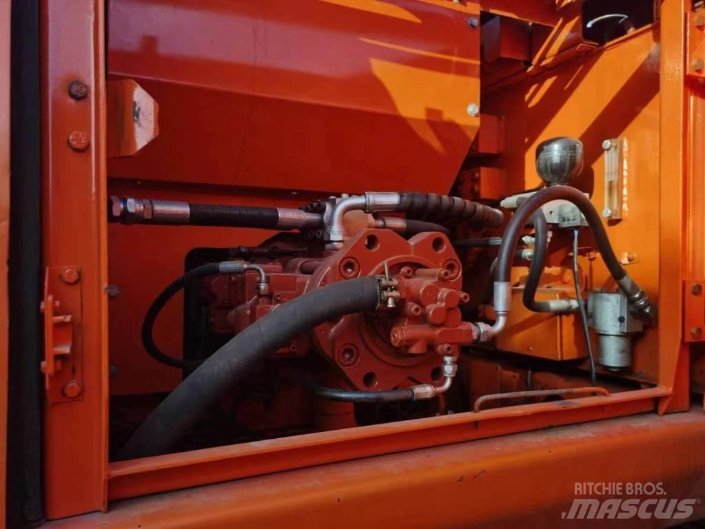 Doosan DH 220 Pásová rýpadla