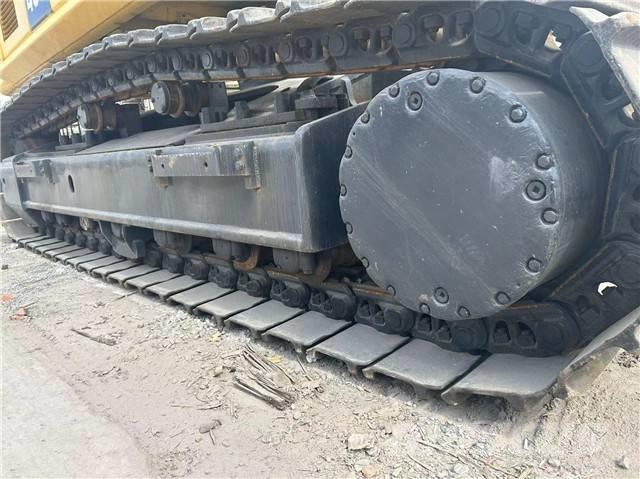 Komatsu PC 450 Pásová rýpadla