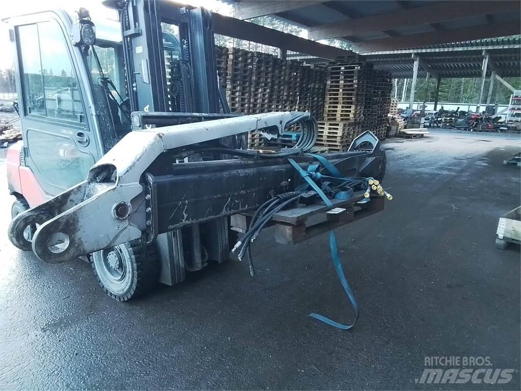 Komatsu 165F Lesní jeřáby