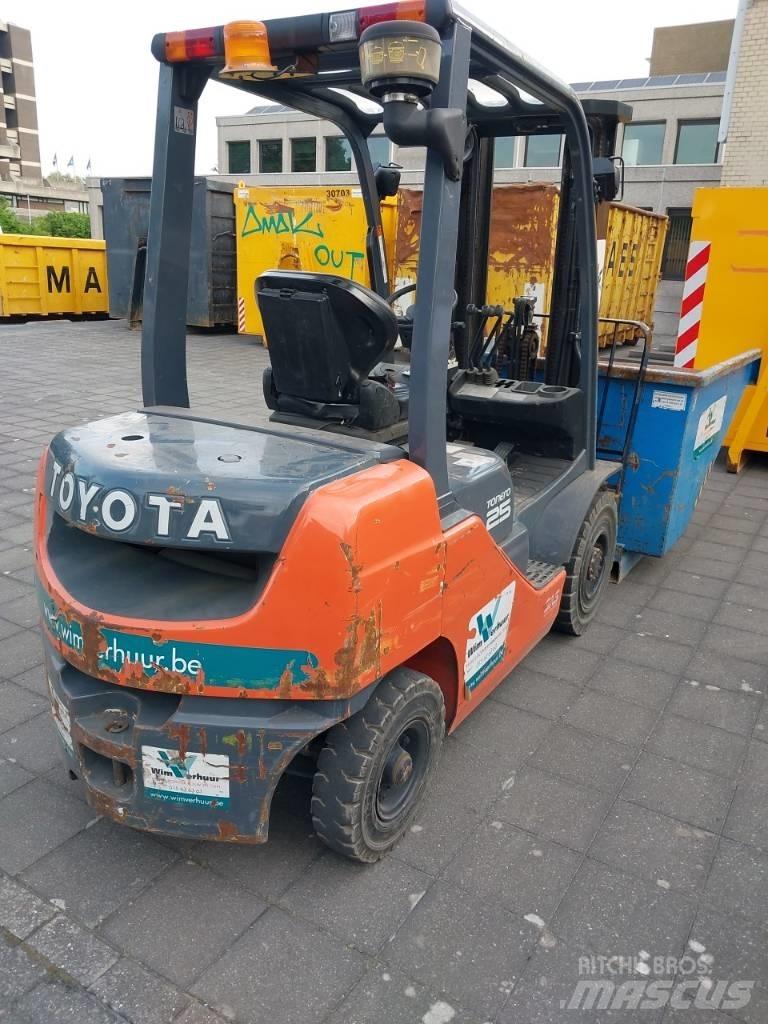Toyota 8 FDF 25 Dieselové vozíky