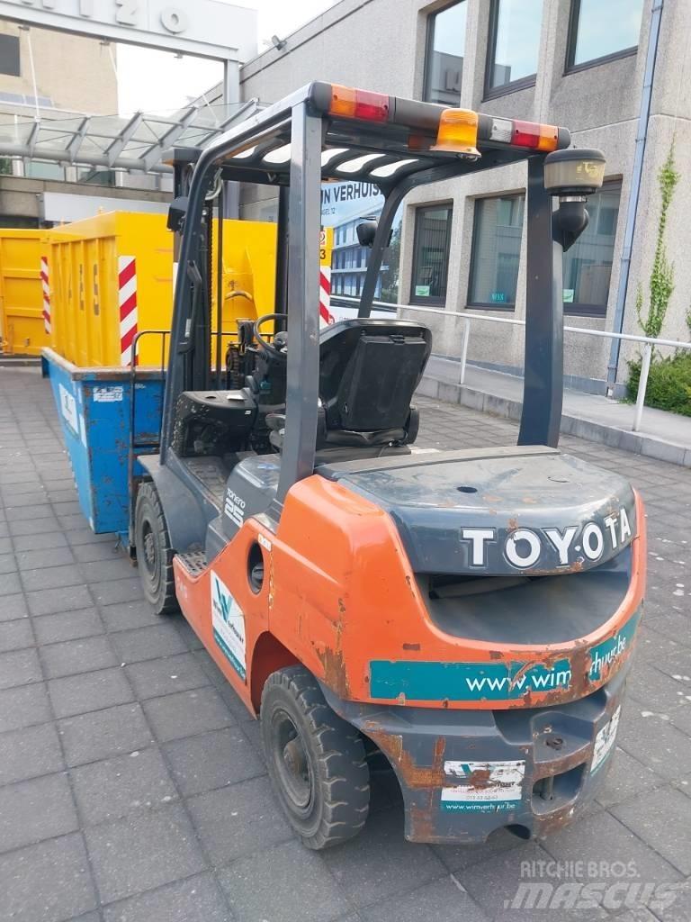 Toyota 8 FDF 25 Dieselové vozíky