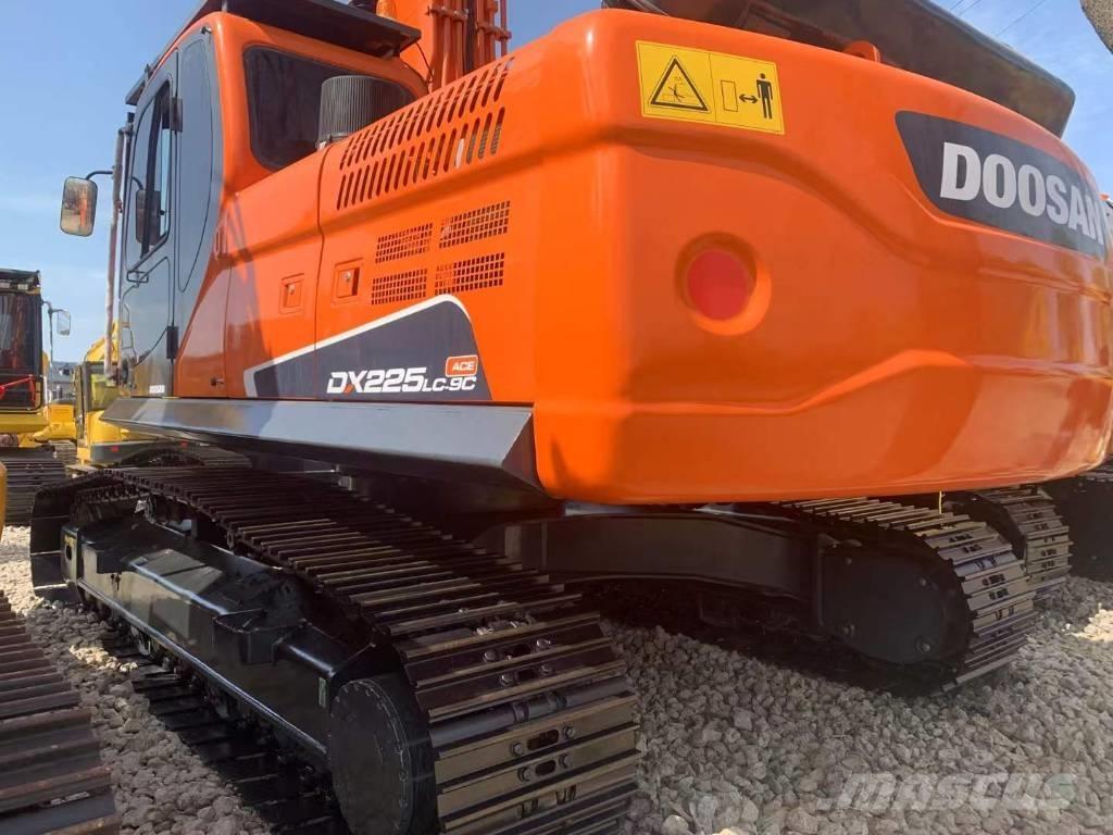 Doosan DX 225 Pásová rýpadla