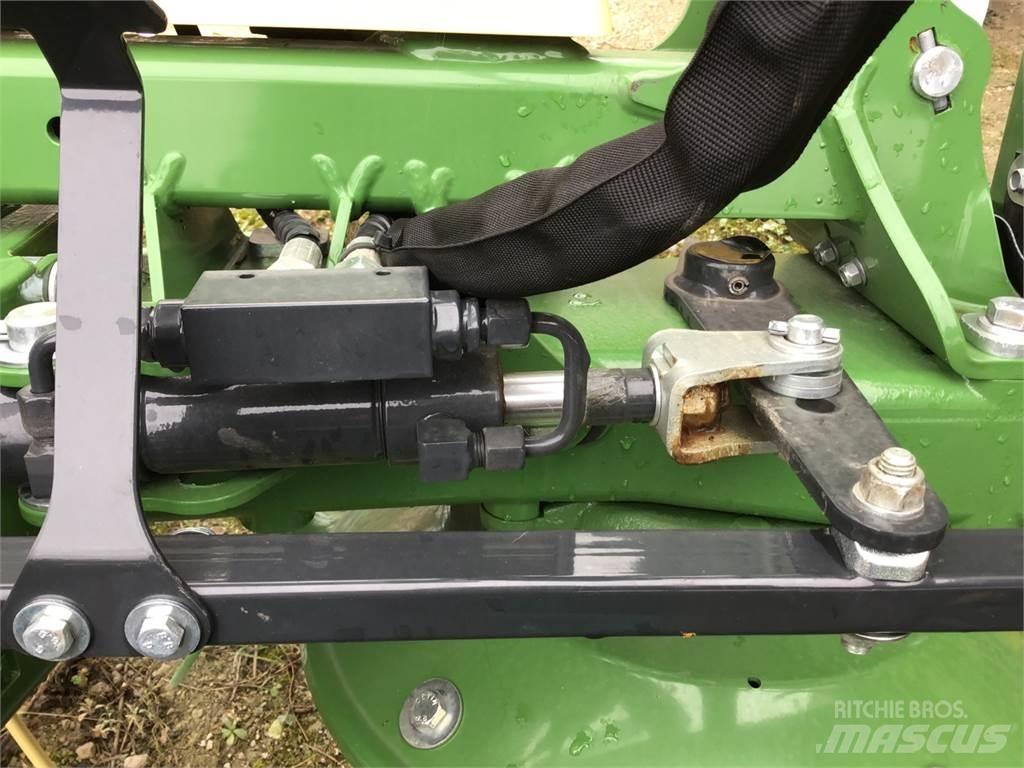 Krone Vendro 820 Obraceče a shrabovače sena