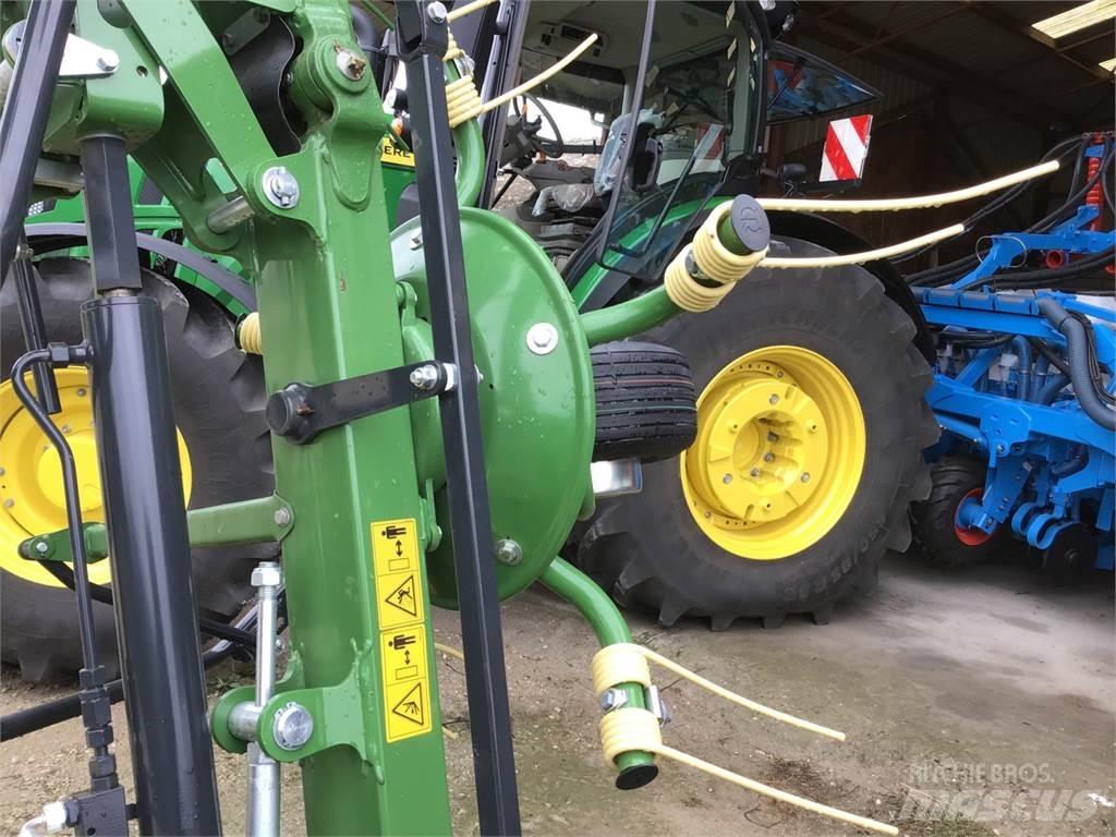 Krone Vendro 820 Obraceče a shrabovače sena