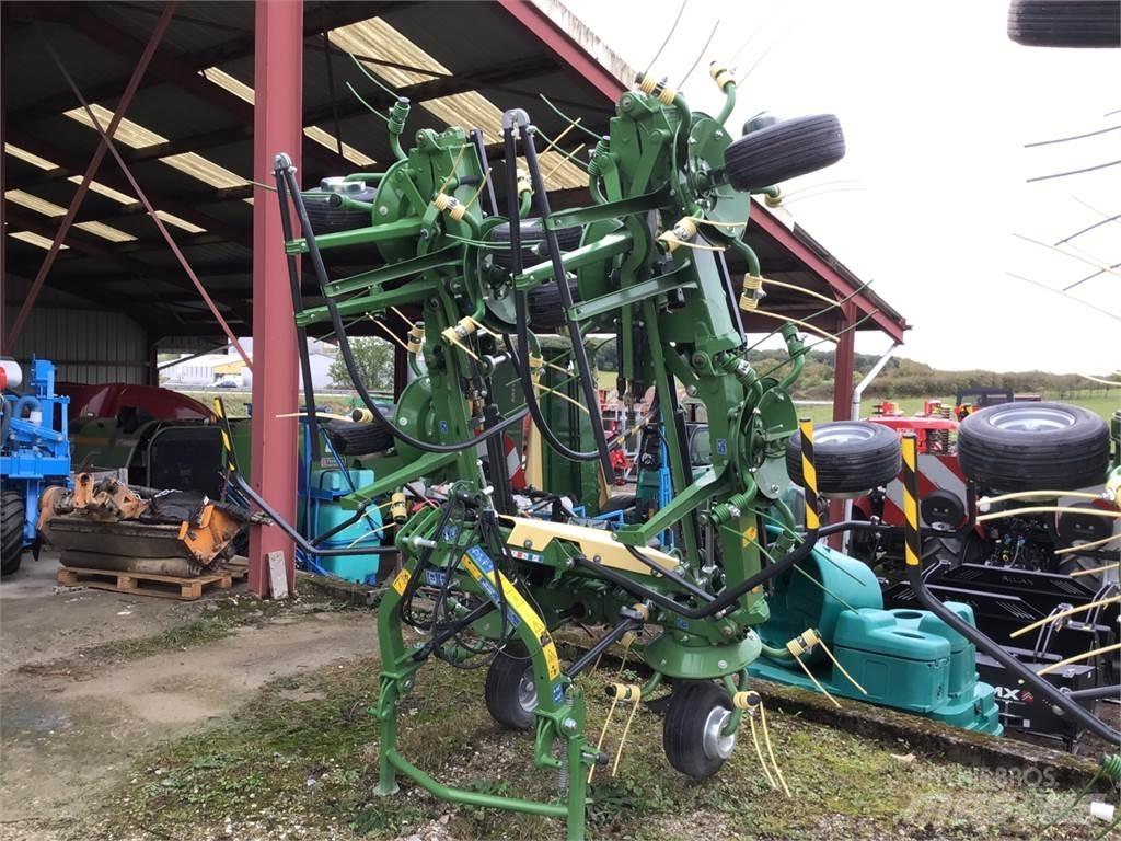 Krone Vendro 820 Obraceče a shrabovače sena