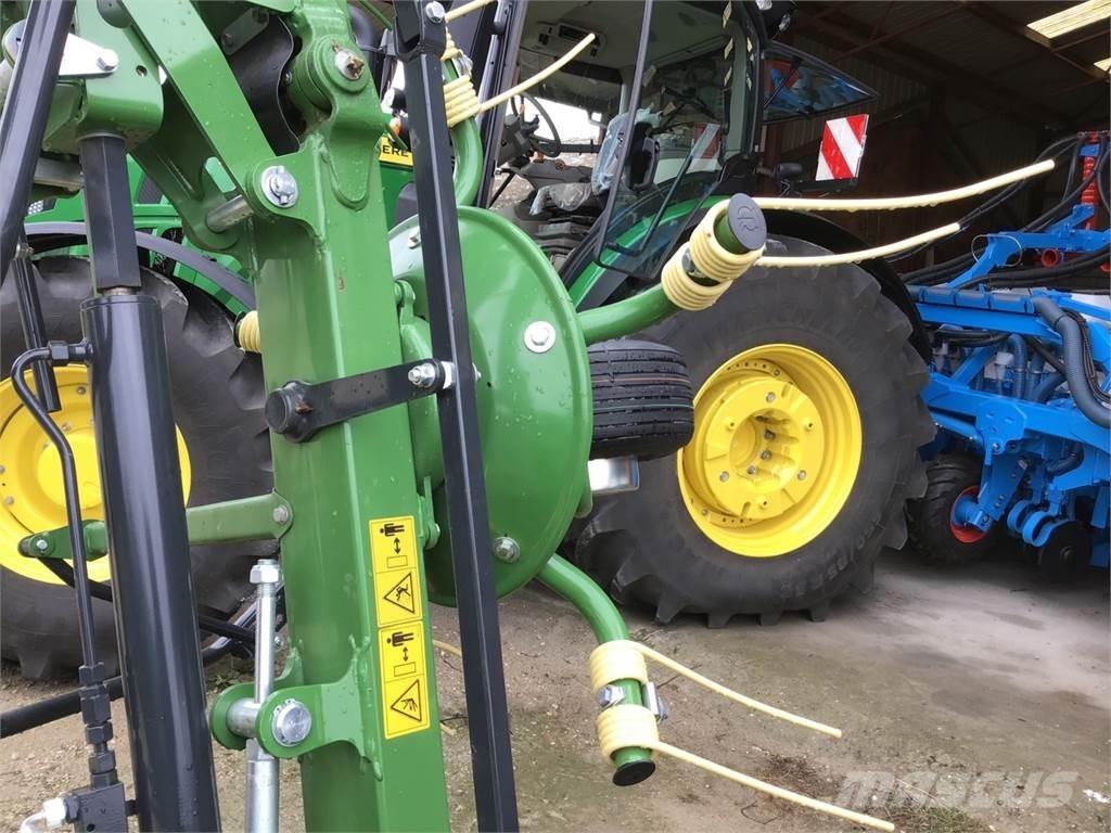 Krone Vendro 820 Obraceče a shrabovače sena