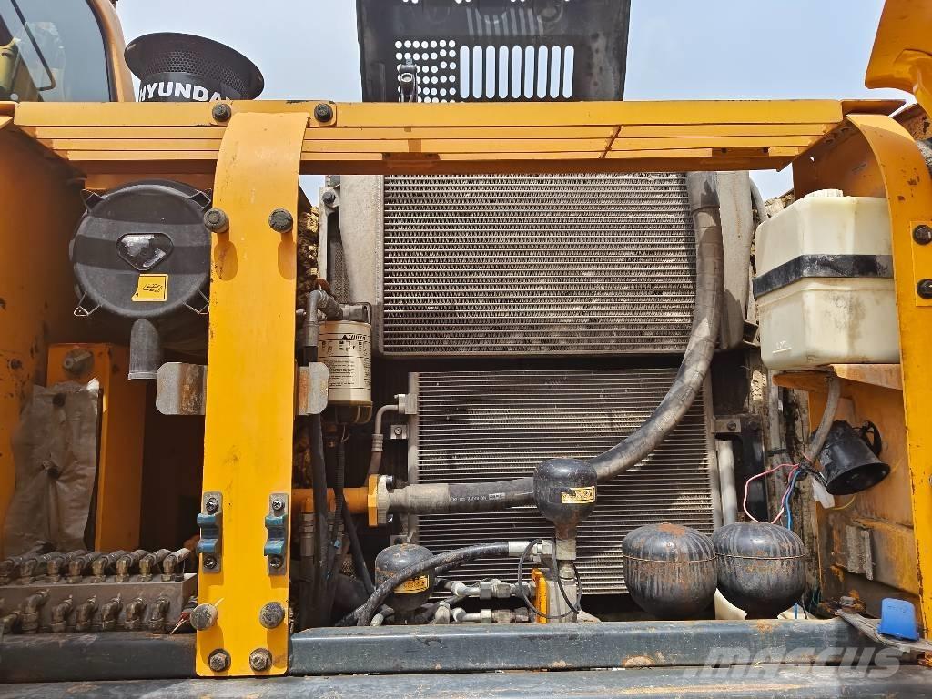Hyundai R210W-9 Kolová rýpadla