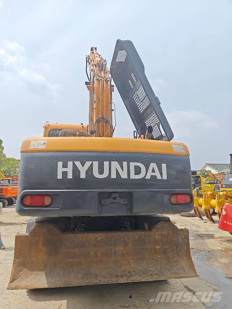 Hyundai R210W-9 Kolová rýpadla