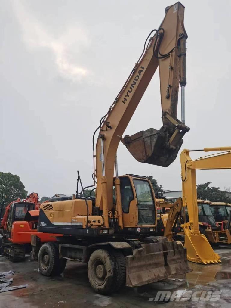 Hyundai R210W-9 Kolová rýpadla