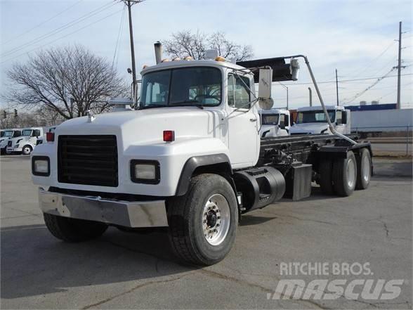 Mack RD600 Hákový nosič kontejnerů