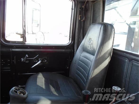 Mack RD600 Hákový nosič kontejnerů