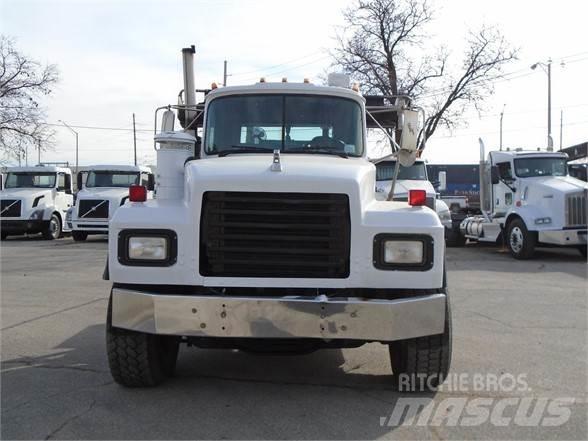 Mack RD600 Hákový nosič kontejnerů