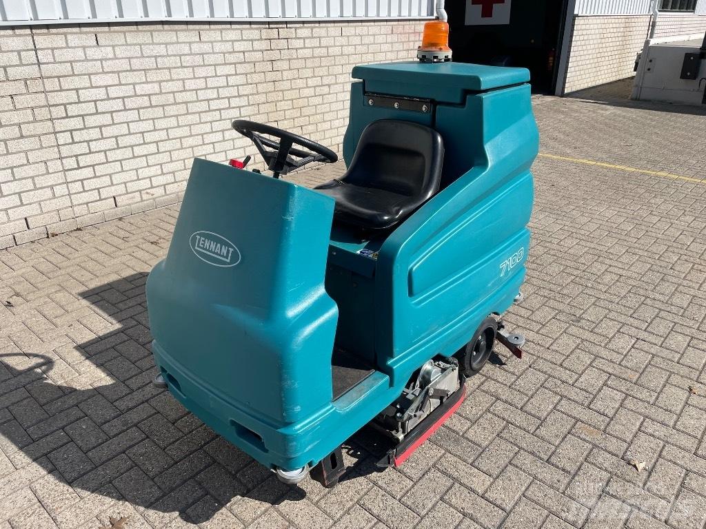 Tennant 7100 Zametací stroje