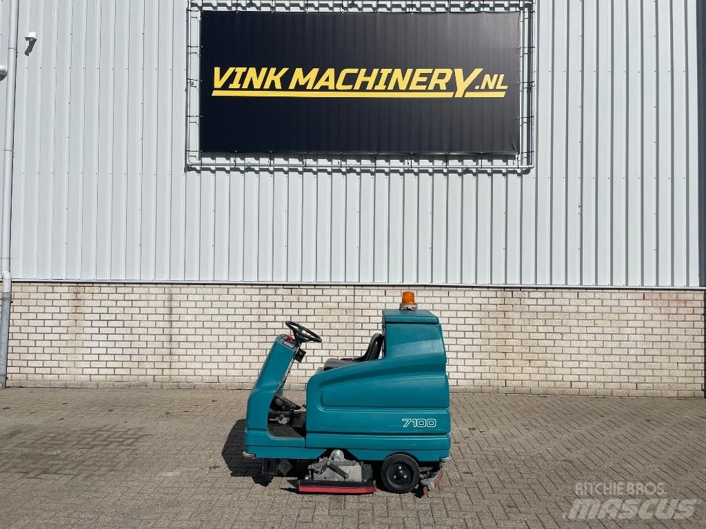 Tennant 7100 Zametací stroje
