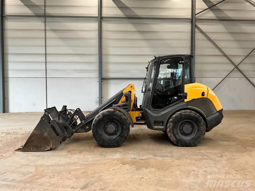 Mecalac AX 850 Kolové nakladače