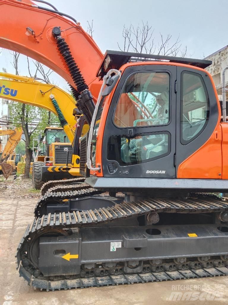 Doosan DX300 Pásová rýpadla