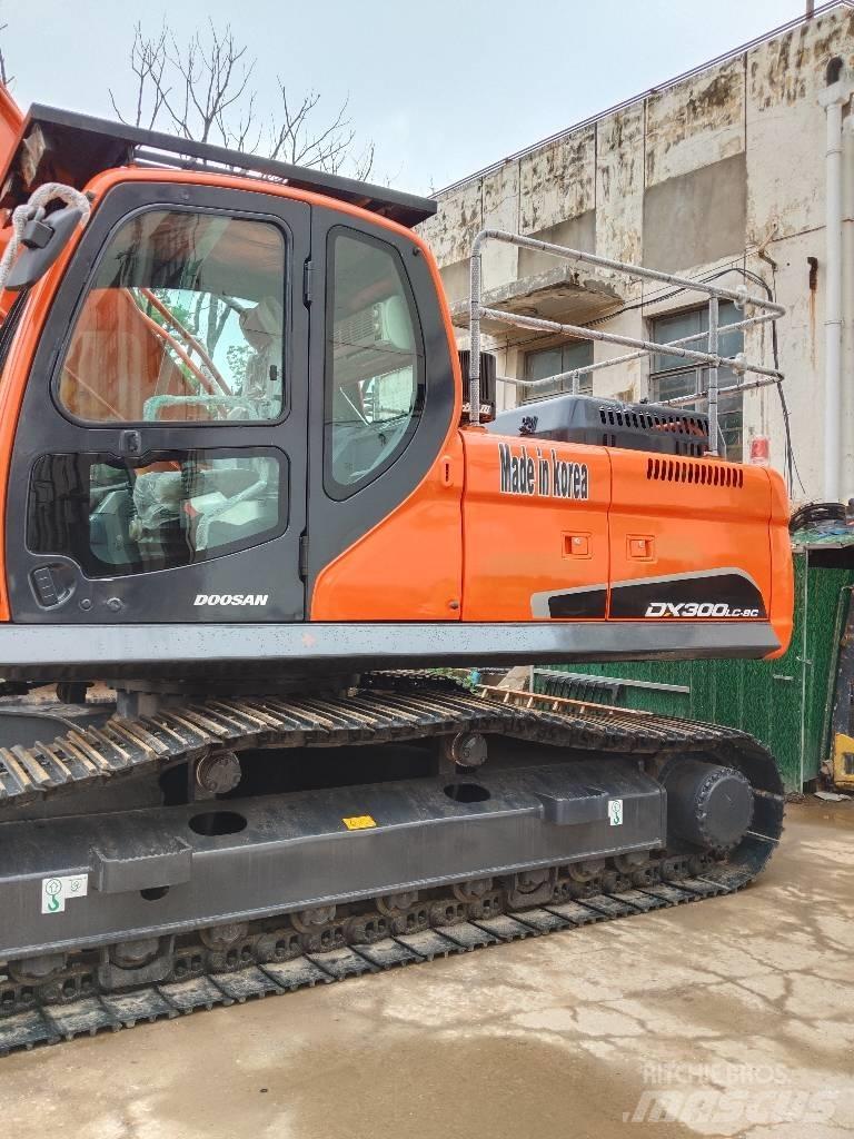 Doosan DX300 Pásová rýpadla