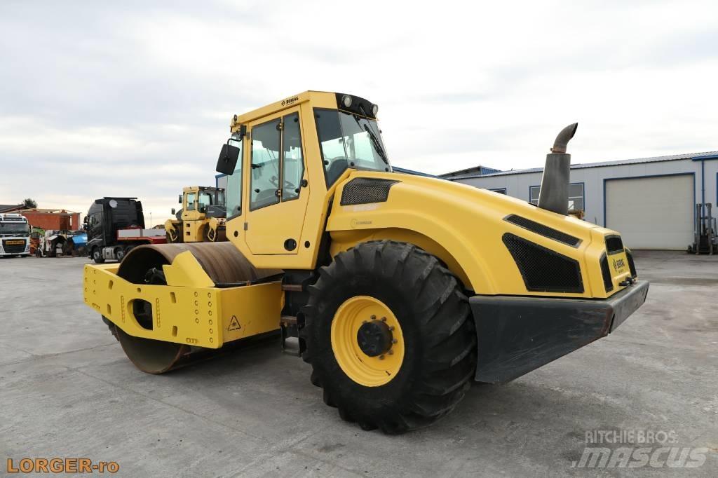 Bomag BW 216 D H-4 Tahačové válce
