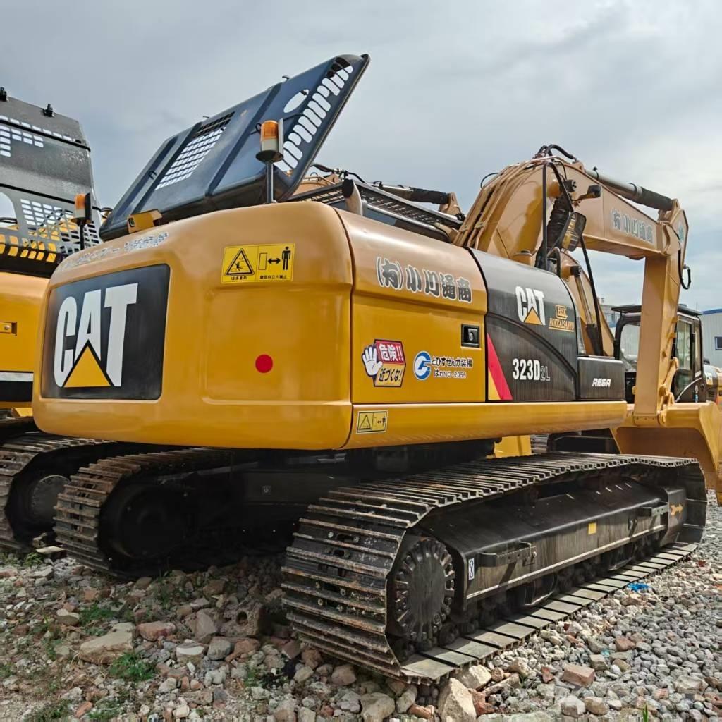 CAT 323D2 Pásová rýpadla