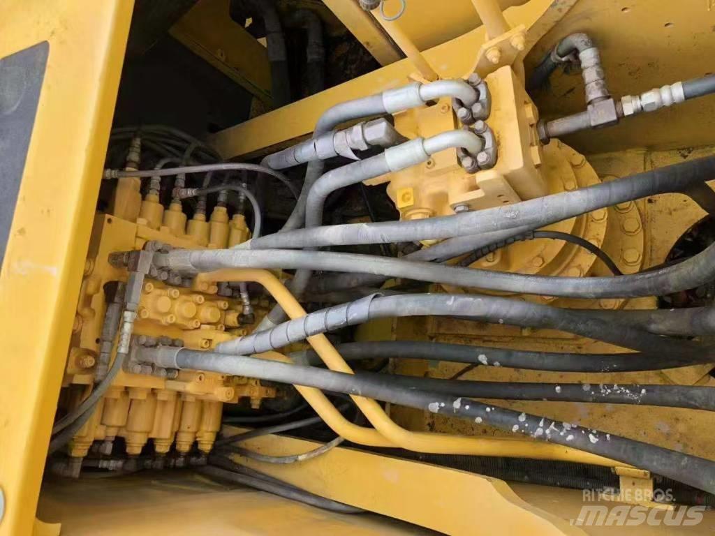 Komatsu 200-7 Pásová rýpadla