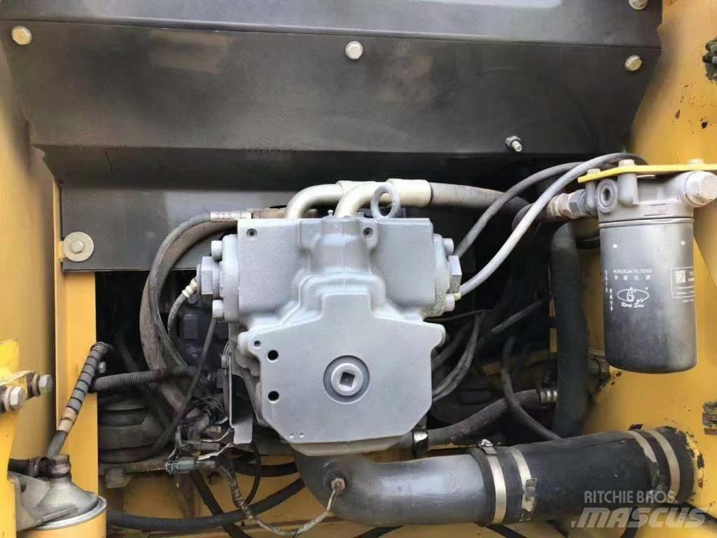 Komatsu 200-7 Pásová rýpadla