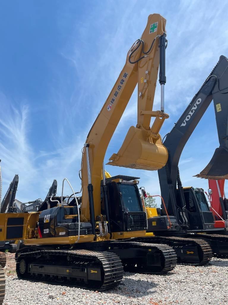 CAT 323 Pásová rýpadla