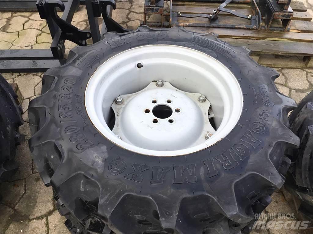 BKT 280/85R20 Pneumatiky, kola a ráfky