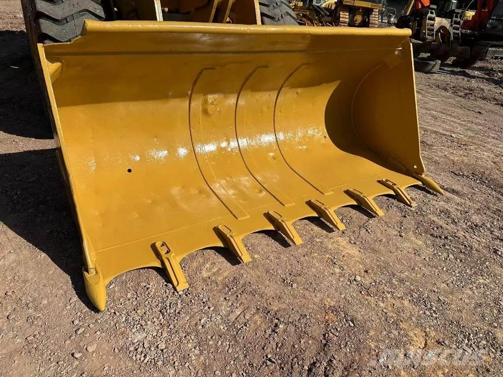 CAT 966H Kolové nakladače