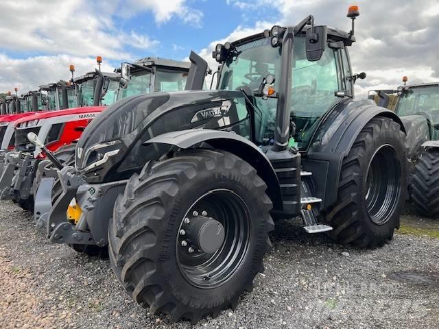 Valtra T215A Traktory