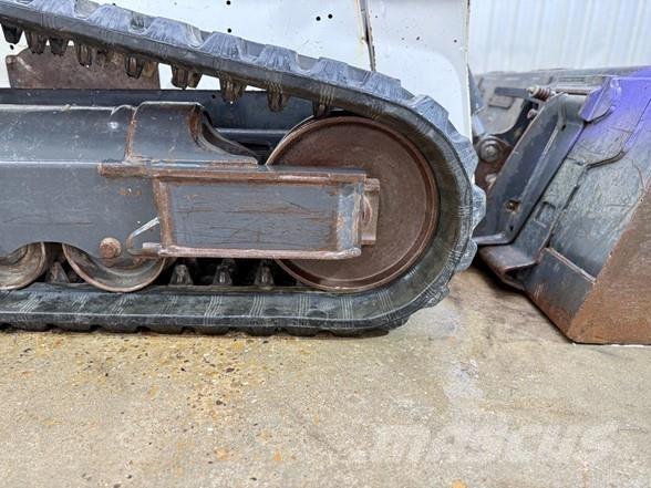 Bobcat T590 Smykem řízené nakladače