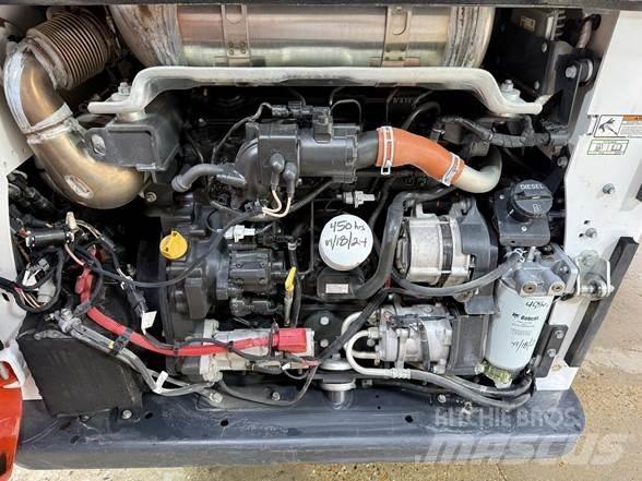Bobcat T770 Smykem řízené nakladače