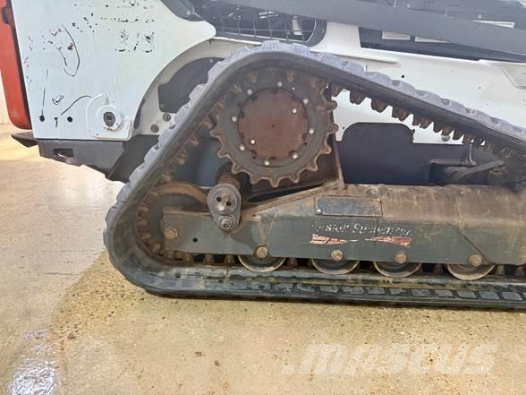 Bobcat T870 Smykem řízené nakladače