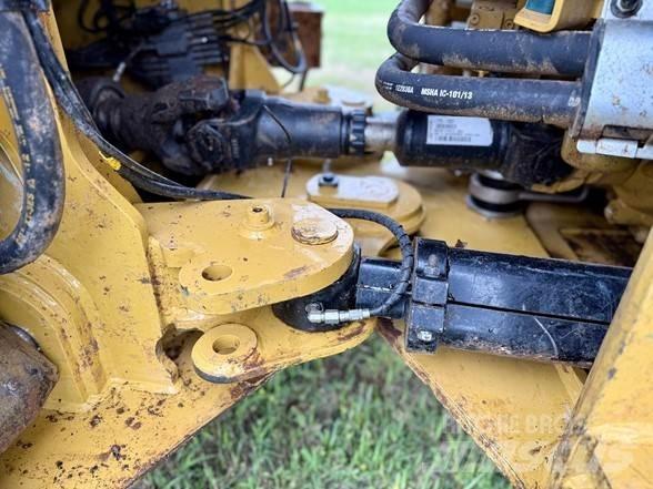 CAT 938M Kolové nakladače