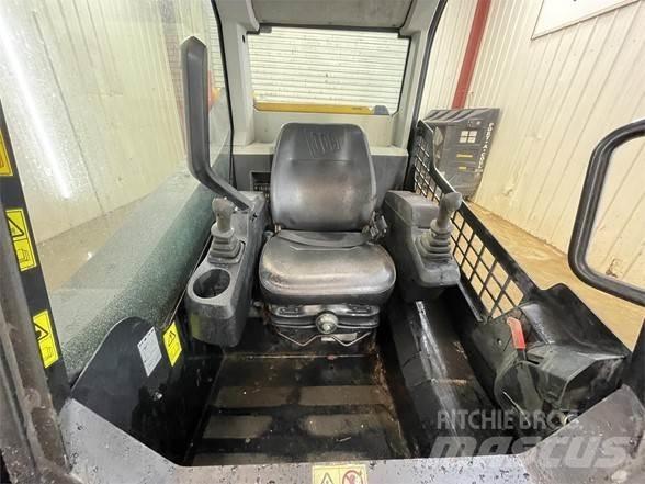 JCB 210T Smykem řízené nakladače