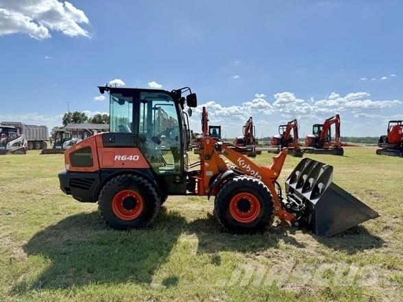 Kubota R640 Kolové nakladače